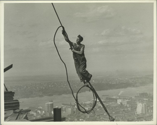 Illustration for article titled NSFW: Building the Empire State Building